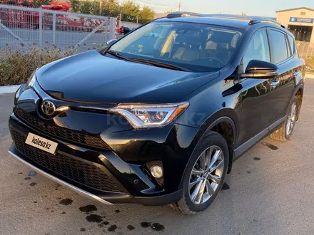 Toyota RAV4 2017 года за 11 799 999 тг. в Уральск – фото 3