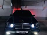 Mercedes-Benz E 280 1997 года за 2 550 000 тг. в Астана – фото 2