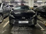 Toyota Camry 2019 года за 14 200 000 тг. в Астана – фото 2