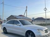 Mercedes-Benz S 500 2001 года за 3 000 000 тг. в Атырау – фото 2