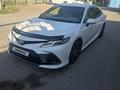 Toyota Camry 2022 года за 12 700 000 тг. в Алматы – фото 2