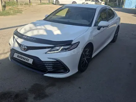 Toyota Camry 2022 года за 12 700 000 тг. в Алматы – фото 2