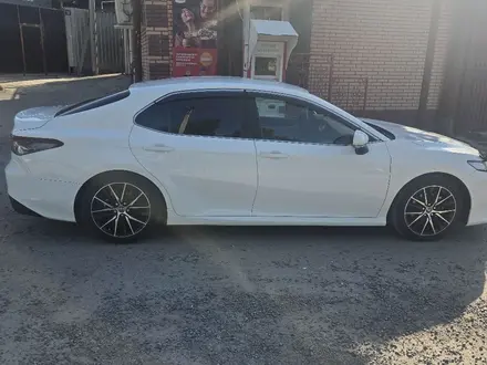 Toyota Camry 2022 года за 12 700 000 тг. в Алматы – фото 3
