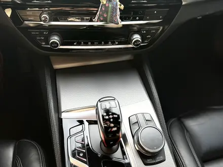 BMW M5 2018 года за 43 000 000 тг. в Алматы – фото 12