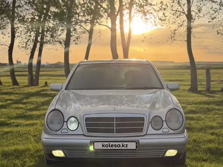 Mercedes-Benz E 230 1997 года за 2 800 000 тг. в Астана