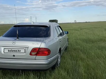 Mercedes-Benz E 230 1997 года за 2 800 000 тг. в Астана – фото 3