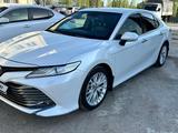 Toyota Camry 2020 года за 14 000 000 тг. в Уральск – фото 2