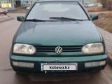 Volkswagen Golf 1998 годаүшін2 300 000 тг. в Астана