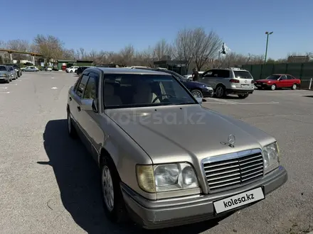 Mercedes-Benz E 280 1993 года за 2 000 000 тг. в Шымкент – фото 3
