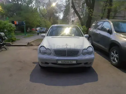 Mercedes-Benz C 180 2003 года за 3 600 000 тг. в Алматы – фото 3