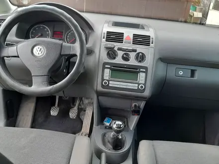 Volkswagen Touran 2007 года за 3 500 000 тг. в Качар – фото 2