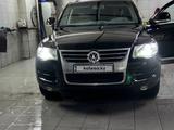 Volkswagen Touareg 2005 года за 5 500 000 тг. в Алматы – фото 2