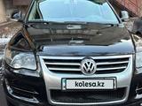 Volkswagen Touareg 2005 года за 5 500 000 тг. в Алматы