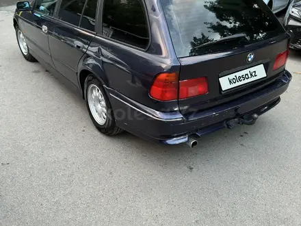 BMW 528 1999 года за 4 400 000 тг. в Алматы – фото 5