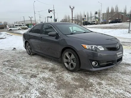 Toyota Camry 2014 года за 5 800 000 тг. в Актобе – фото 2