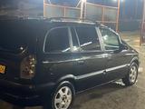 Opel Zafira 2001 годаfor2 250 000 тг. в Атырау