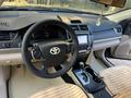 Toyota Camry 2013 года за 6 500 000 тг. в Уральск – фото 2