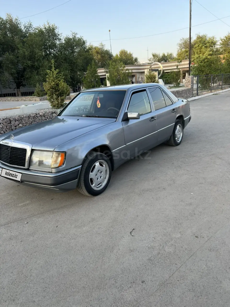 Mercedes-Benz E-Class, 1992