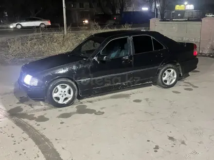 Mercedes-Benz C 200 1995 года за 1 000 000 тг. в Алматы – фото 2