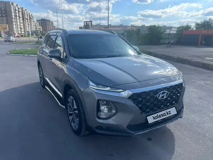 Hyundai Santa Fe 2019 года за 13 700 000 тг. в Караганда