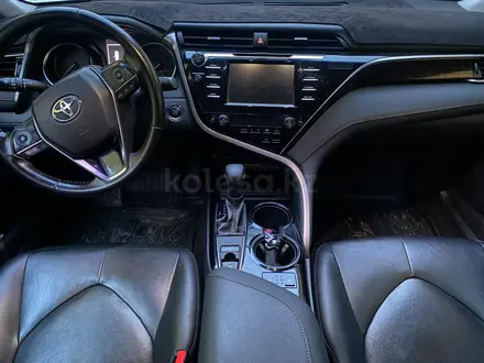 Toyota Camry 2019 года за 14 200 000 тг. в Атырау – фото 6