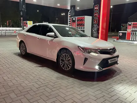 Toyota Camry 2015 года за 12 950 000 тг. в Караганда