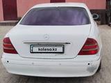 Mercedes-Benz S 320 1999 года за 3 000 000 тг. в Жанаозен – фото 2