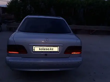 Mercedes-Benz E 320 2000 года за 5 000 000 тг. в Жанаозен – фото 3