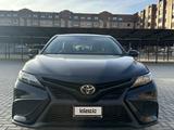 Toyota Camry 2021 года за 7 500 000 тг. в Актобе – фото 5