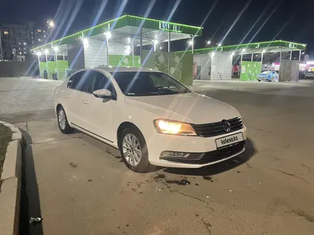 Volkswagen Passat 2014 года за 5 350 000 тг. в Алматы – фото 2