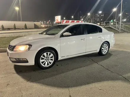 Volkswagen Passat 2014 года за 5 350 000 тг. в Алматы – фото 4