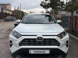 Toyota RAV4 2021 года за 13 500 000 тг. в Караганда