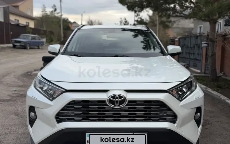 Toyota RAV4 2021 года за 13 500 000 тг. в Караганда
