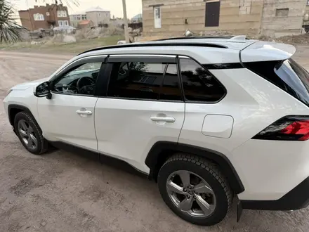 Toyota RAV4 2021 года за 13 500 000 тг. в Караганда – фото 10