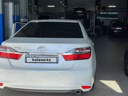 Toyota Camry 2015 года за 10 000 000 тг. в Уральск – фото 2