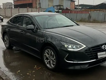 Hyundai Sonata 2021 года за 10 400 000 тг. в Алматы – фото 2