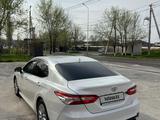 Toyota Camry 2021 года за 14 100 000 тг. в Шымкент – фото 4