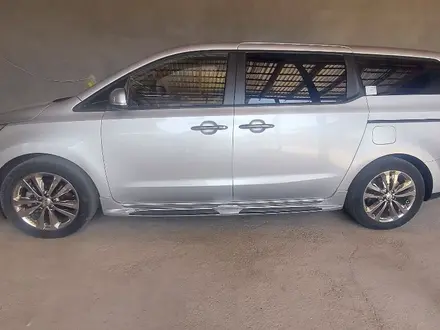 Kia Carnival 2019 года за 12 000 000 тг. в Шымкент – фото 4