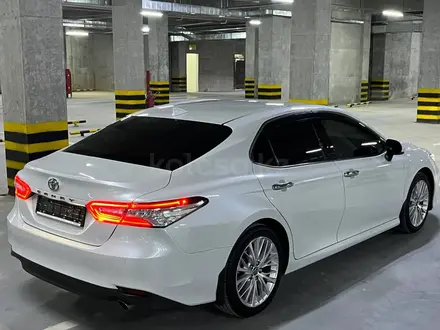 Toyota Camry 2019 года за 14 800 000 тг. в Шымкент – фото 5