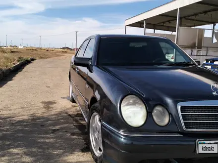 Mercedes-Benz E 230 1996 года за 3 000 000 тг. в Караганда