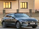 Hyundai Sonata 2022 годаfor13 500 000 тг. в Астана – фото 2