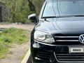 Volkswagen Touareg 2011 года за 8 900 000 тг. в Алматы – фото 2