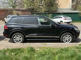 Volkswagen Touareg 2011 года за 9 300 000 тг. в Алматы – фото 4