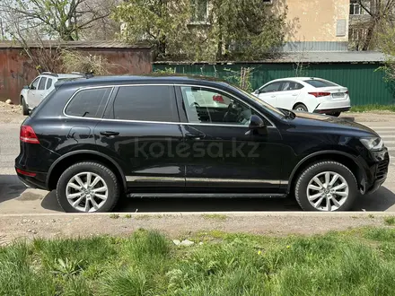 Volkswagen Touareg 2011 года за 9 800 000 тг. в Алматы – фото 4