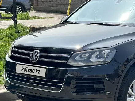 Volkswagen Touareg 2011 года за 9 800 000 тг. в Алматы – фото 5