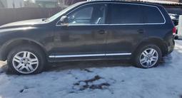Volkswagen Touareg 2003 года за 3 500 000 тг. в Актобе – фото 2