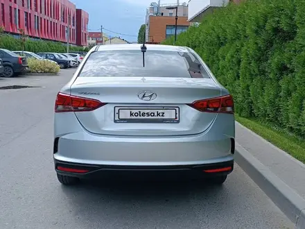 Hyundai Solaris 2023 года за 9 500 000 тг. в Актобе – фото 5