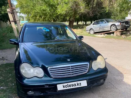 Mercedes-Benz C 180 2002 года за 2 400 000 тг. в Есик – фото 5