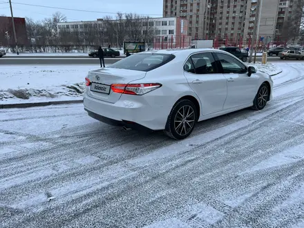 Toyota Camry 2021 года за 17 500 000 тг. в Уральск – фото 23