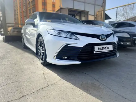 Toyota Camry 2021 года за 17 500 000 тг. в Уральск – фото 9